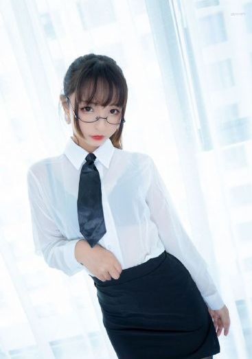 班长让我吃她胸摸她奶小黄鸭