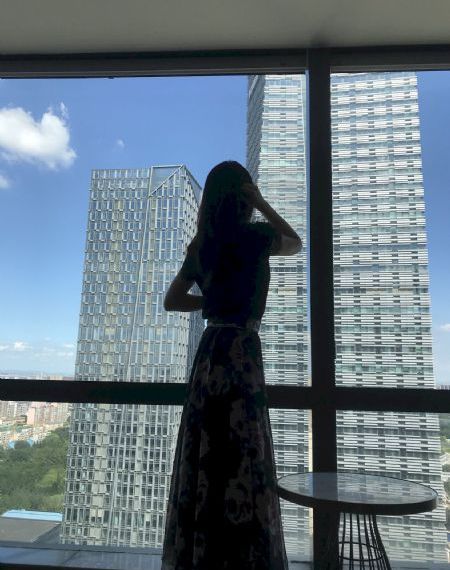 女员工的兹职位