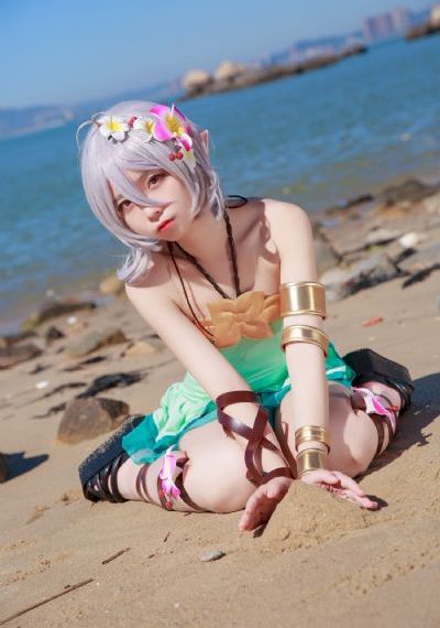 在厨房里征服美艳老师视频